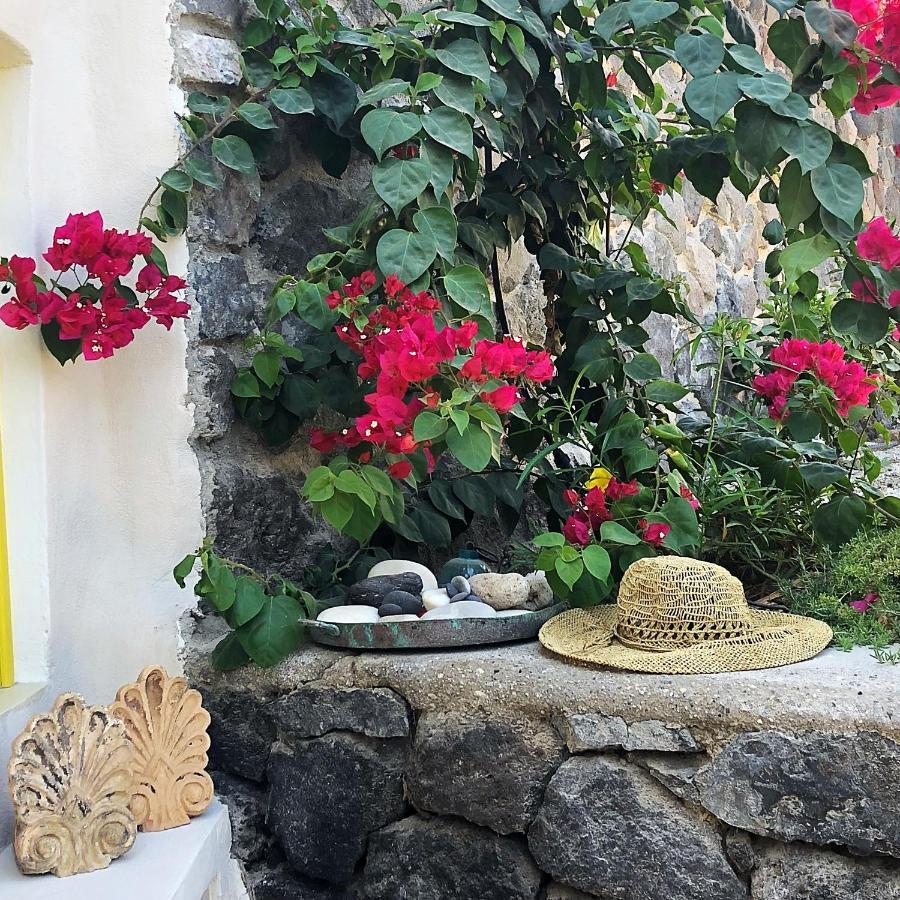 Mantilida Villa Emporio  ภายนอก รูปภาพ