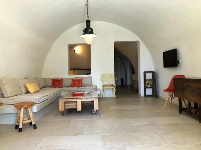 Mantilida Villa Emporio  ภายนอก รูปภาพ